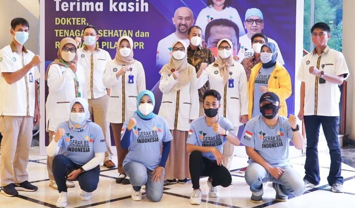 Diantara tenaga medis RSI Cempaka Putih penerima penghargaan (foto: istimewa)