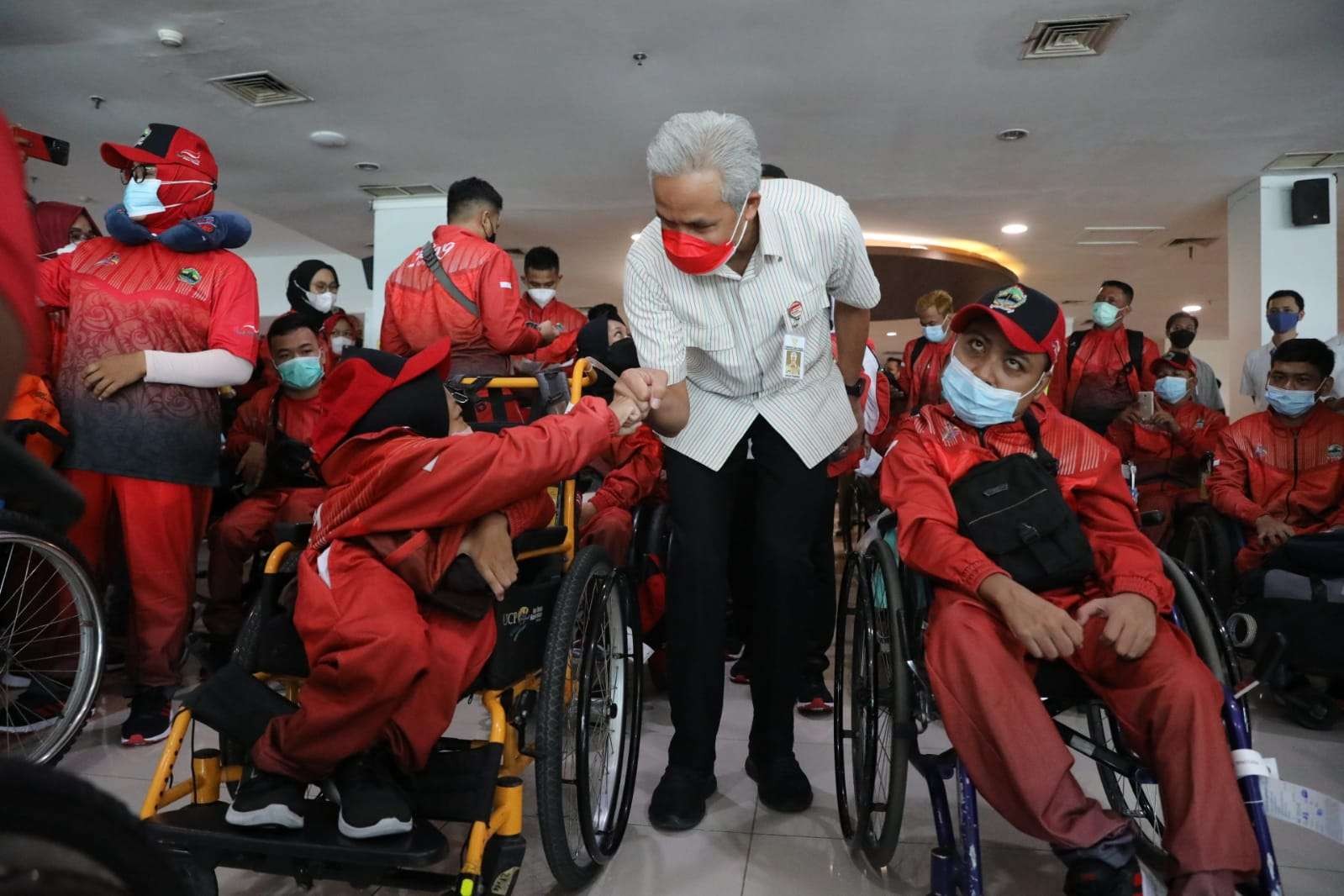 Gubernur Ganjar melepas atlet peparnas asal Jateng. (Foto: Dok Jateng)