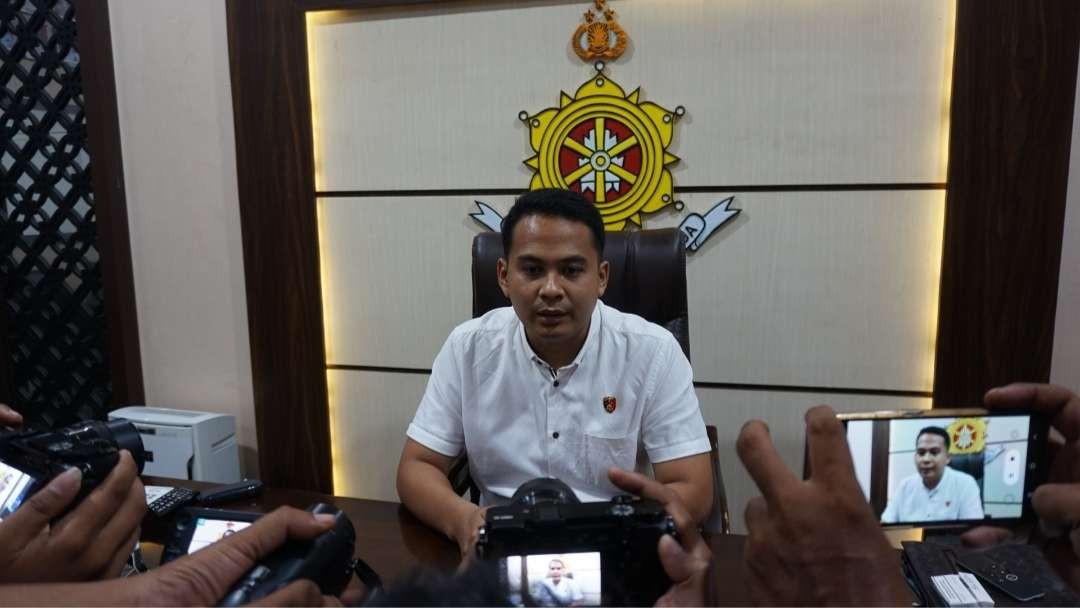 Kasat Reskrim Polres Mojokerto memberikan keterangan kepada wartawan. (Foto: Dok. Ngopibareng.id)