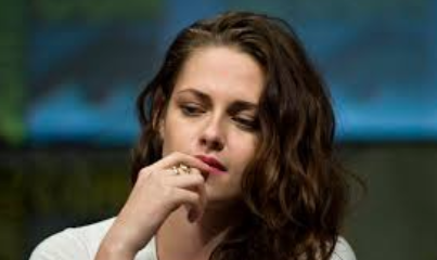 Kristen Stewart mengumumkan jika dirinya telah bertunangan dengan kekasihnya selama dua tahun terakhir, Dylan Meyer. (Foto: the conversation)