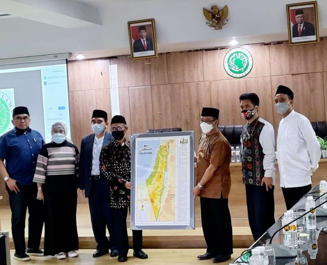 Ketua MUI Bidang Hubungan Luar Negeri dan Kerja Sama Internasional Prof Sudarnoto Abdul Hakim, saat menerima kunjungan delegasi Aqsa Working Group (AWG) yang dipimpin oleh Ustadz Subhan Amier Chaf (Sekjen AWG) di kantor MUI, Jakarta. (Foto: mui-digital)