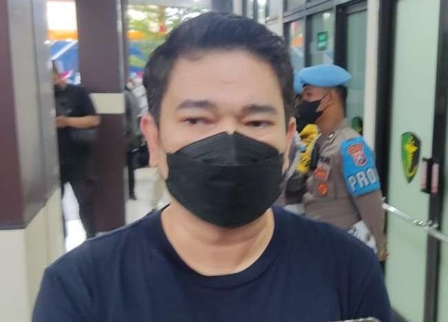 Milano Lubis, kuasa hukum Vanessa memastikan bahwa Vanessa dan suaminya meninggal akibat kecelakaan di Tol JOMO. (Foto: Fariz Yarbo/Ngopibareng.id)