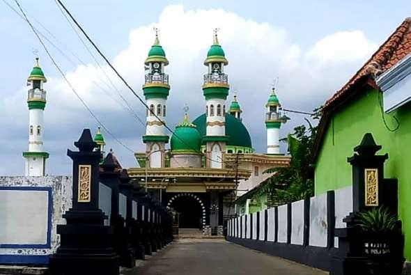 Masjid Madegan Polaga Sampang Madura. (Foto: travellers)