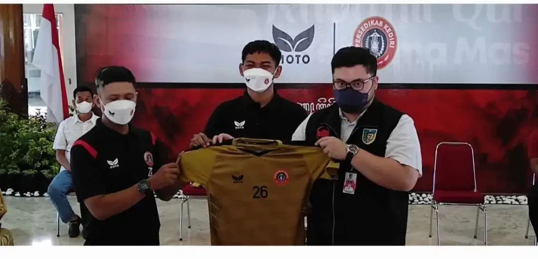 Ada simbol panji perang Jayakatwang di jersey baru Persedikab (Foto: Istimewa)