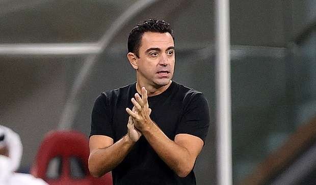 Xavi Hernandez saat mendampingi para pemain Al-Sadd di pinggir lapangan.