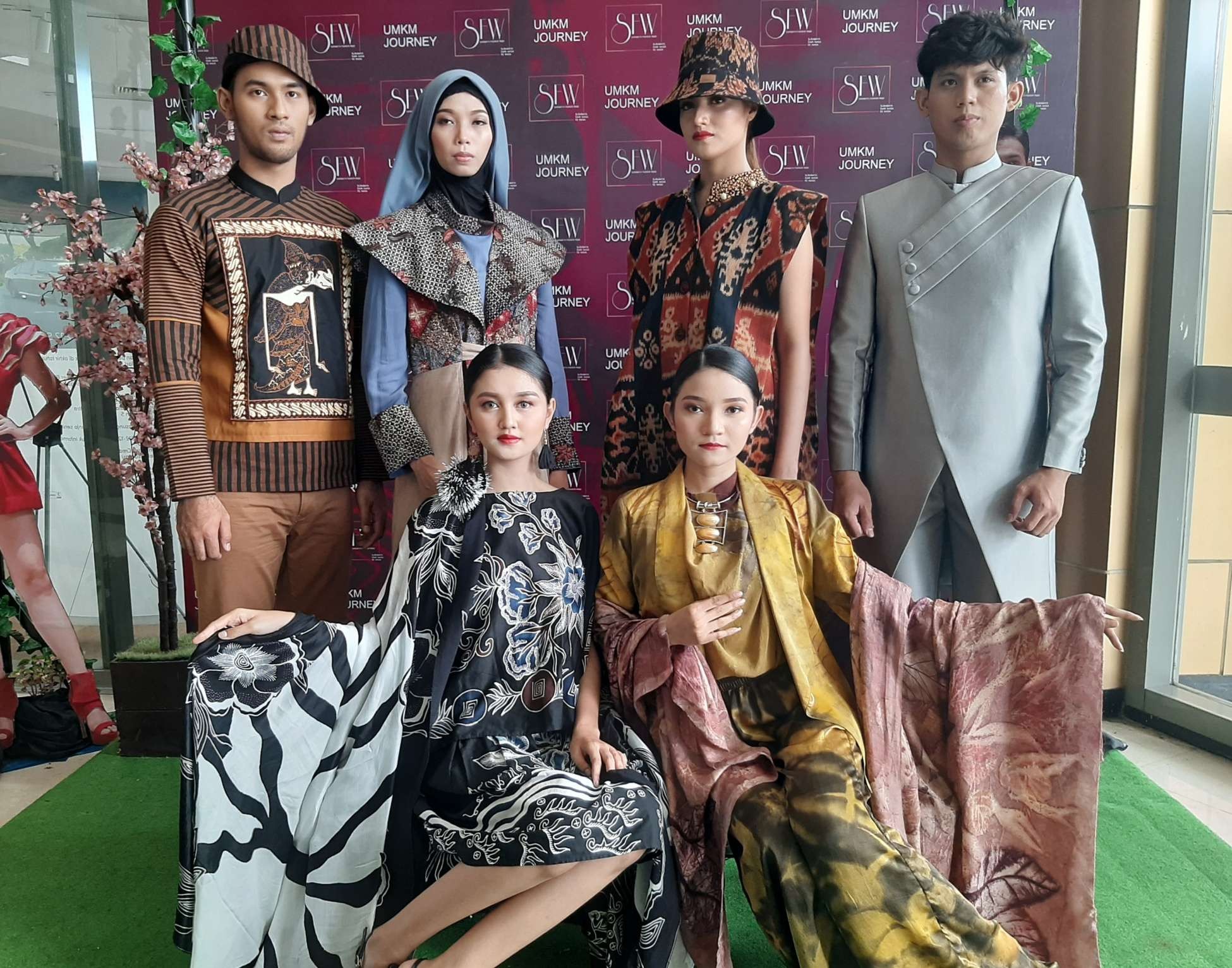 Busana bernuansa wastra dari para desainer yang akan ditampilkan di SFW 2021. (Foto: Pita Sari/Ngopibareng.id)