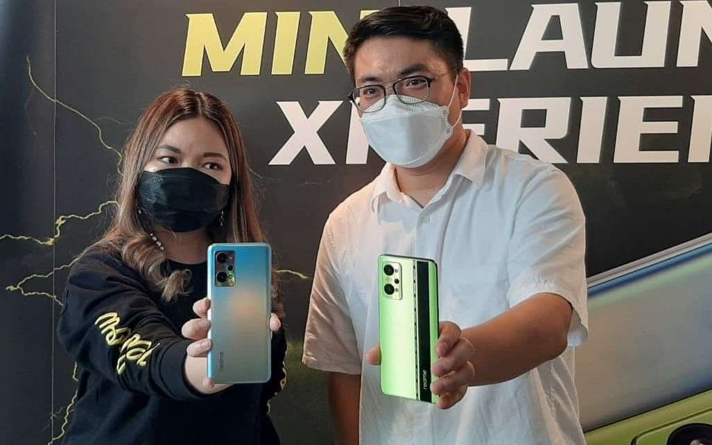 Dua warna Realme GT Neo2: Most Disrupting 5G Flagship Killer.(foto: Pita Sari/Ngopibareng.id)