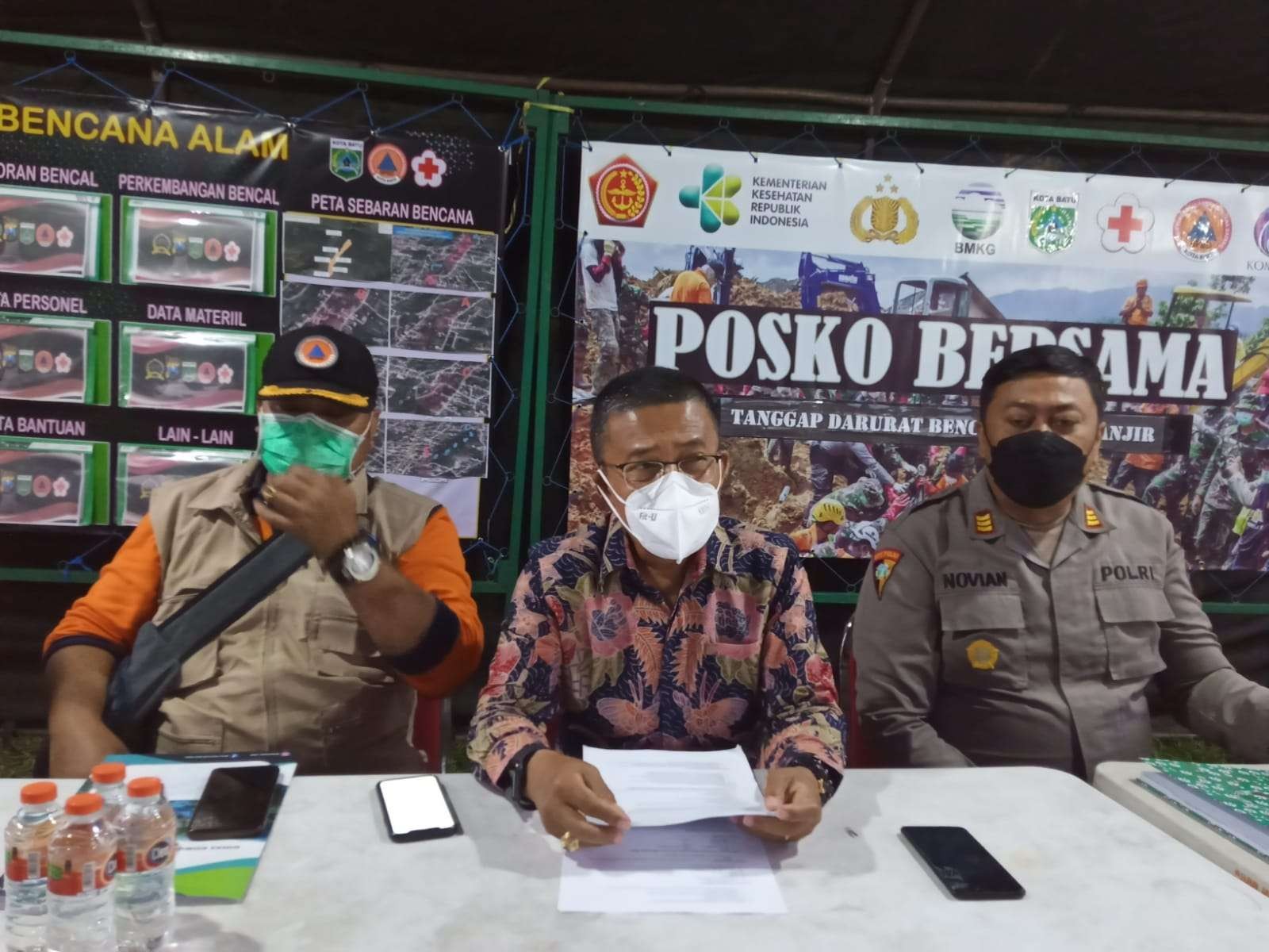 Komandan Tim Pelaksana Banjir Bandang Kota Batu, Punjul Santoso saat berada di posko BPBD Kota Batu (Foto: Lalu Theo/ngopibareng.id)