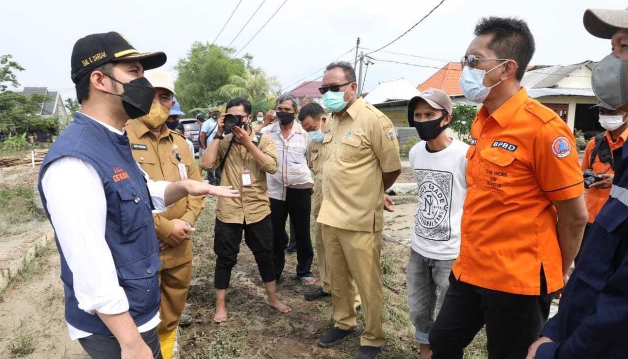 Wakil Gubernur Jawa Timur (Jatim), Emil Elistianto Dardak datangi lokasi jebolnya Kali Lamong (Foto: dok. Humas)