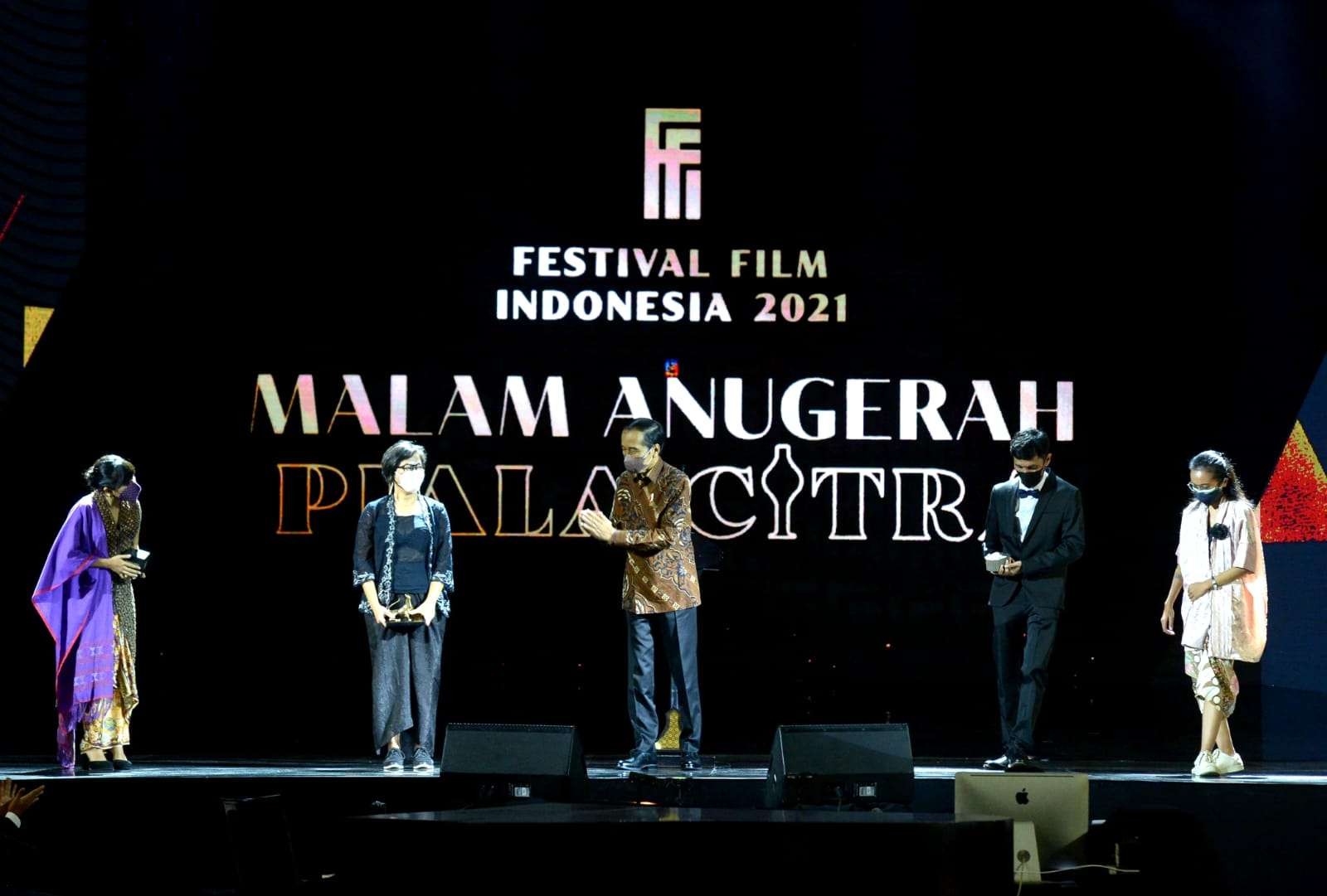 Presiden Jokowi menghadiri malam anugerah piala citra 2021. (Foto: Setpres)