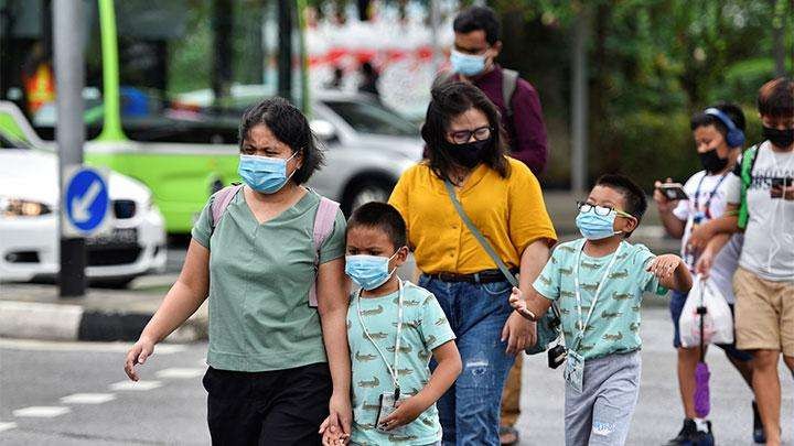 Warga Singapura tetap bermasyarakat dan jaga prokes. (Foto: Istimewa)