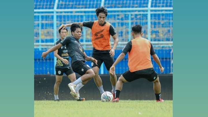 Sesi latihan perdana Arema FC di Stadion Kanjuruhan (Instagram:@aremafcofficial)