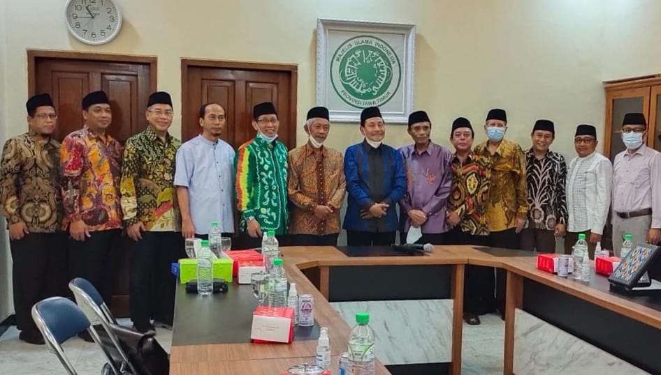 Ketua MUI Jawa Timur KH Mohammad Hasan Mutawakkil Alallah saat menerima kunjungan jajaran PW Muhammadiyah Jatim. (Foto: Istimewa)