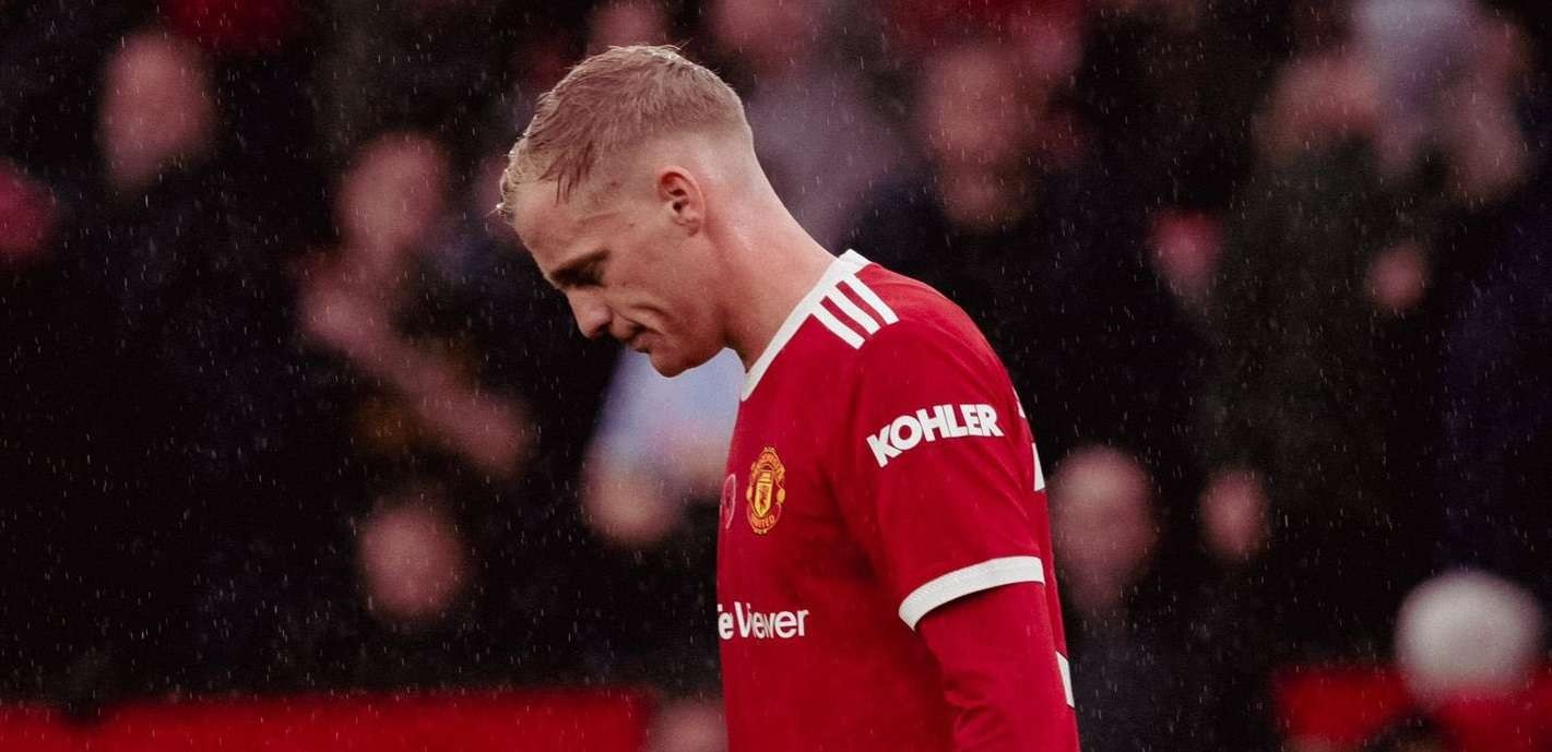 Donny van de Beek ingin pergi dari Manchester United. (Foto: Twitter)