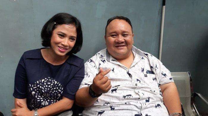 Rony Dozer dan sang istri. (Foto: Istimewa)