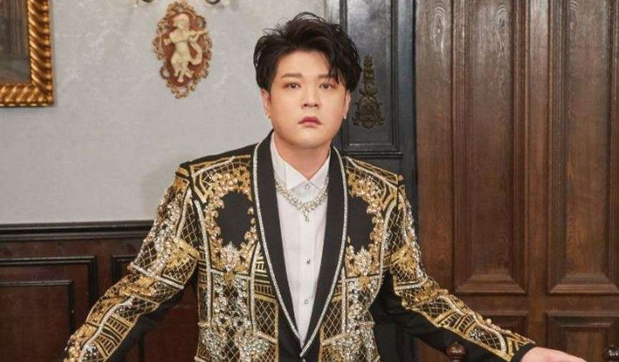 Shindong Super Junior positif Covid-19 dan melakukan isolasi mandiri. (Foto: Istimewa)