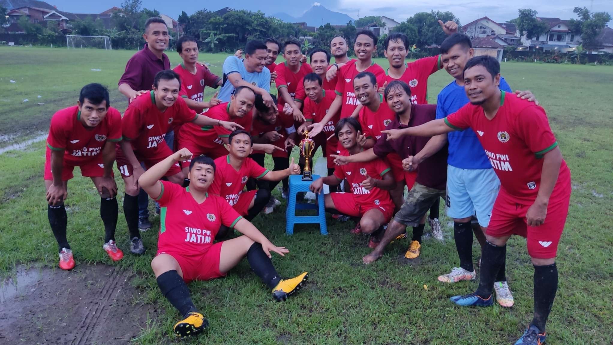 Tim Sepak Bola PWI Jatim menjuarai Pra Porwanas di Yogyakarta, Jumat 12 November 2021. (Foto: Fariz Yarbo/Ngopibareng.id)