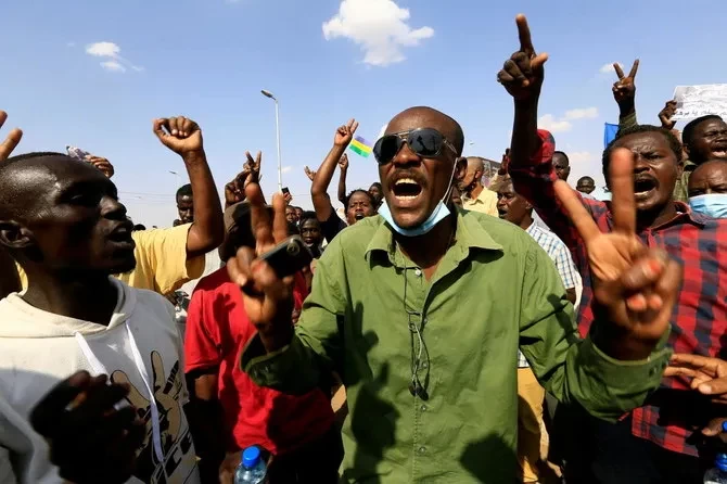 Demonstran memprotes prospek kekuasaan militer di Khartoum, Sudan 21 Oktober 2021. (Foto: Reuters)