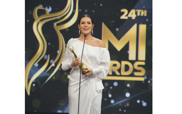 Raisa memborong tiga piala AMI Awards ke-24, pada Senin 15 November 2021 malam. (Foto: Instagram AMI/RCTI)