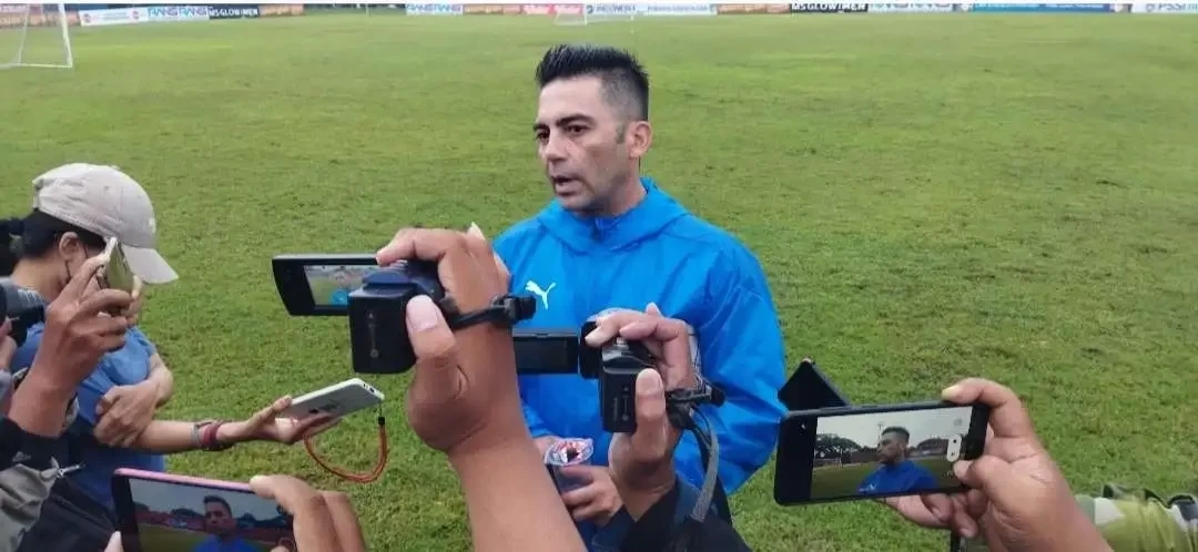 Pelatih baru Persik Kediri, Javier Roca. (Foto: Fendhy Plesmana/Ngopibareng.id)