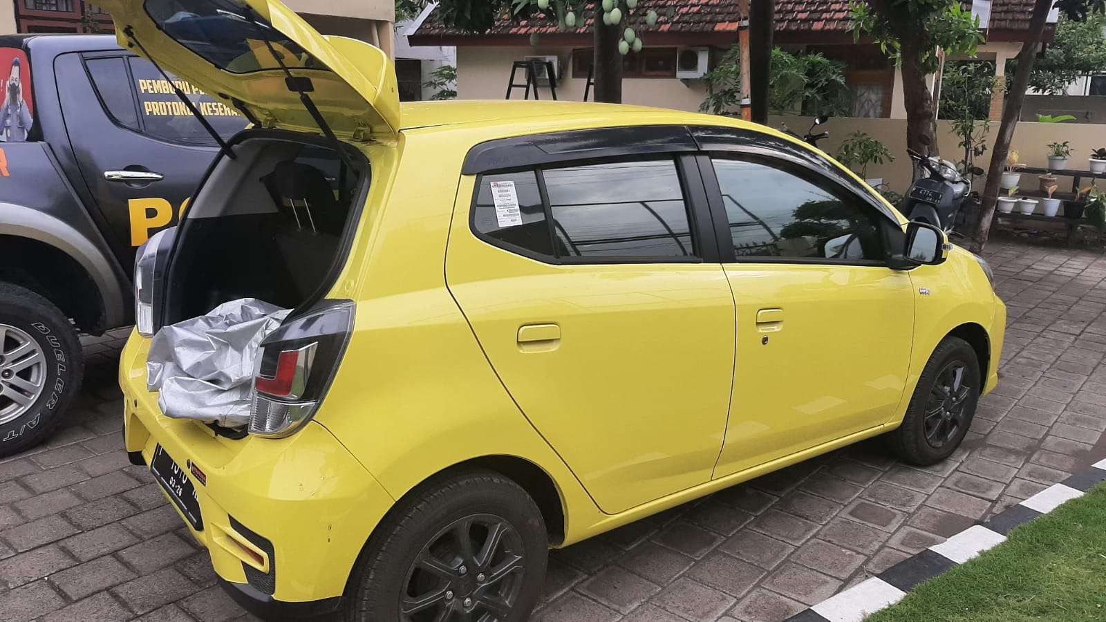 Mobil Ayla milik Sahwiyah yang sempat hendak dicuri oleh tetangga korban. (Foto: Istimewa)