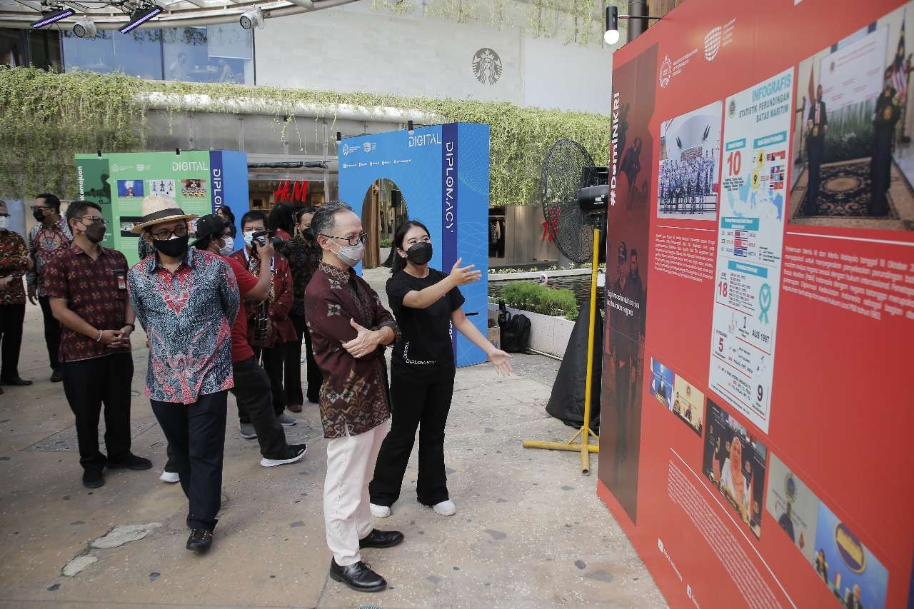 Wakil Menteri Luar Negeri RI, Mahendra Siregar saat sambutan pada International Conference on Digital Diplomacy di Bali. (Foto: Kemlu-RI)