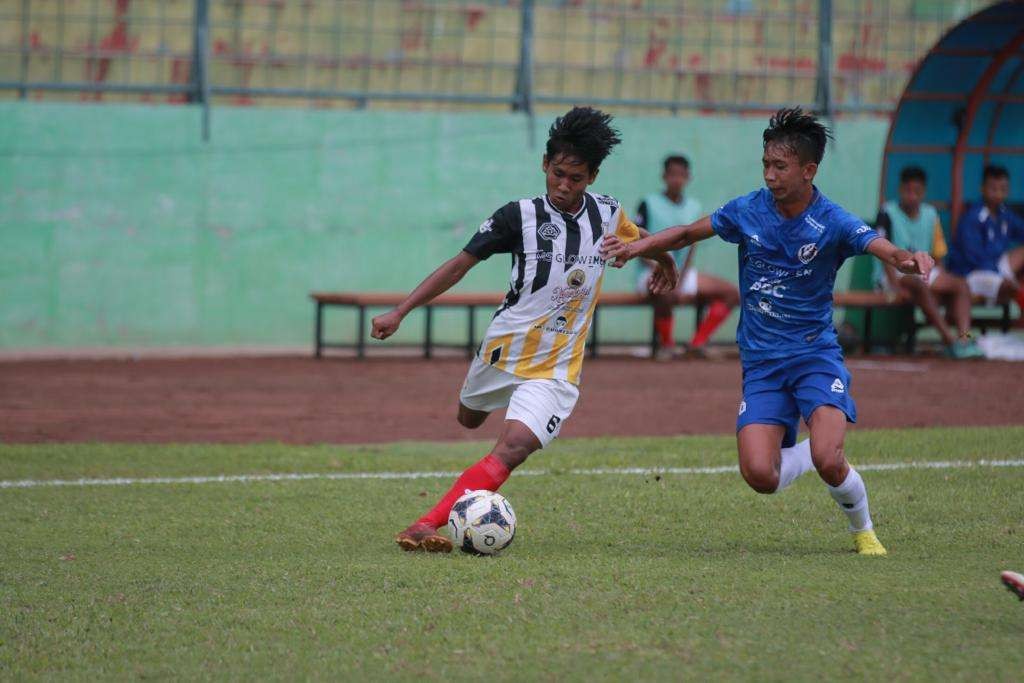 Tim Gresik Putra ketika laga kontra NZR Sumbersari di Stadion Gajayana, Kota Malang beberapa waktu lalu (Foto: Istimewa)