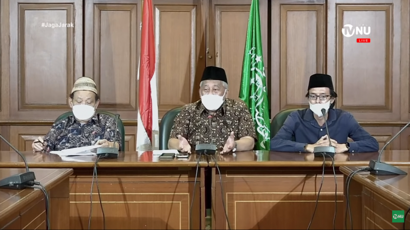 Ketua Panitia Muktamar Ke-34 NU Imam Aziz (kiri) dan Ketua Steering Committee (SC) Muktamar Ke-34 NU M. Nuh (tengah) saat konferensi pers persiapan Muktamar ke-34 NU.  (Foto: Istimewa)