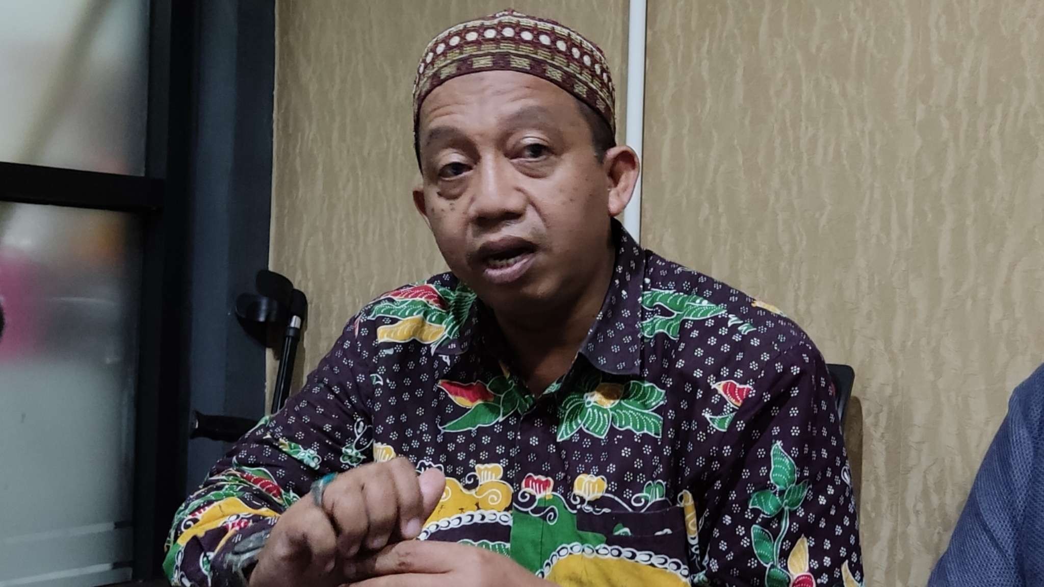 Ketua Komdis PSSI Jatim, Samiadji Makin Rahmat, saat ditemui usai sidang komdis terkait dugaan pengaturan skor di Kantor PSSI Jatim, Surabaya, Kamis 18 November 2021. (Foto: Fariz Yarbo/Ngopibareng.id)