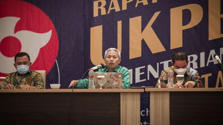 Sekjen Kementerian Agama RI Nizar Ali didampingi Kepala Biro Umum Fesal Musaad membuka Rapat Koordinasi Unit Kerja Pengadaan Barang dan Jasa atau UKPBJ Kementerian Agama, Senin 15 November 2021. (Foto: Kemenag)