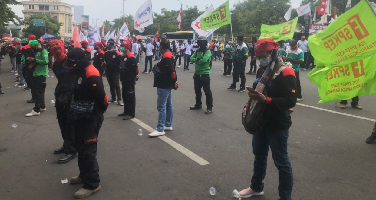 FSPMI Jatim saat demo kenaikan UMP (Foto: Andhi Dwi/Ngopibareng.id)