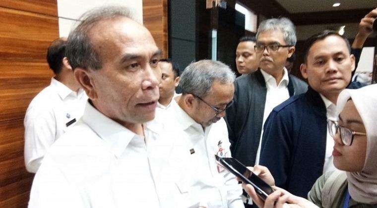 Kepala BSSN Hinsa Siburian saat diwawancarai awak media usai rapat tertutup dengan Komisi I DPR RI di Senayan, Jakarta, Senin 17 Juni 2019. (Foto: Antara/Dewa Wiguna)