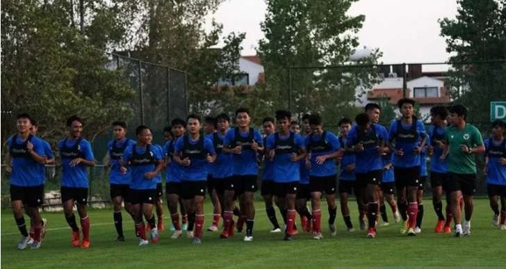 Skuat Timnas U-18 saat berlatih di Turki. (Foto: Antara)