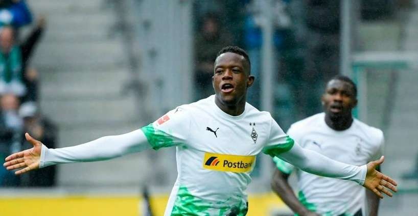 Kontrak gelandang Borussia Monchengladbach Denis Zakaria ini akan habis pada Juni 2022. (Foto: Twitter)