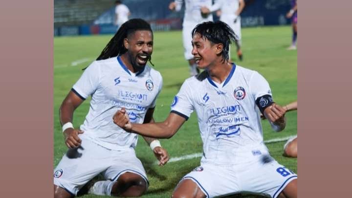 Pemain Arema FC saat merayakan gol ke gawang Persik Kediri. (Foto: Instagram @aremafcofficial)