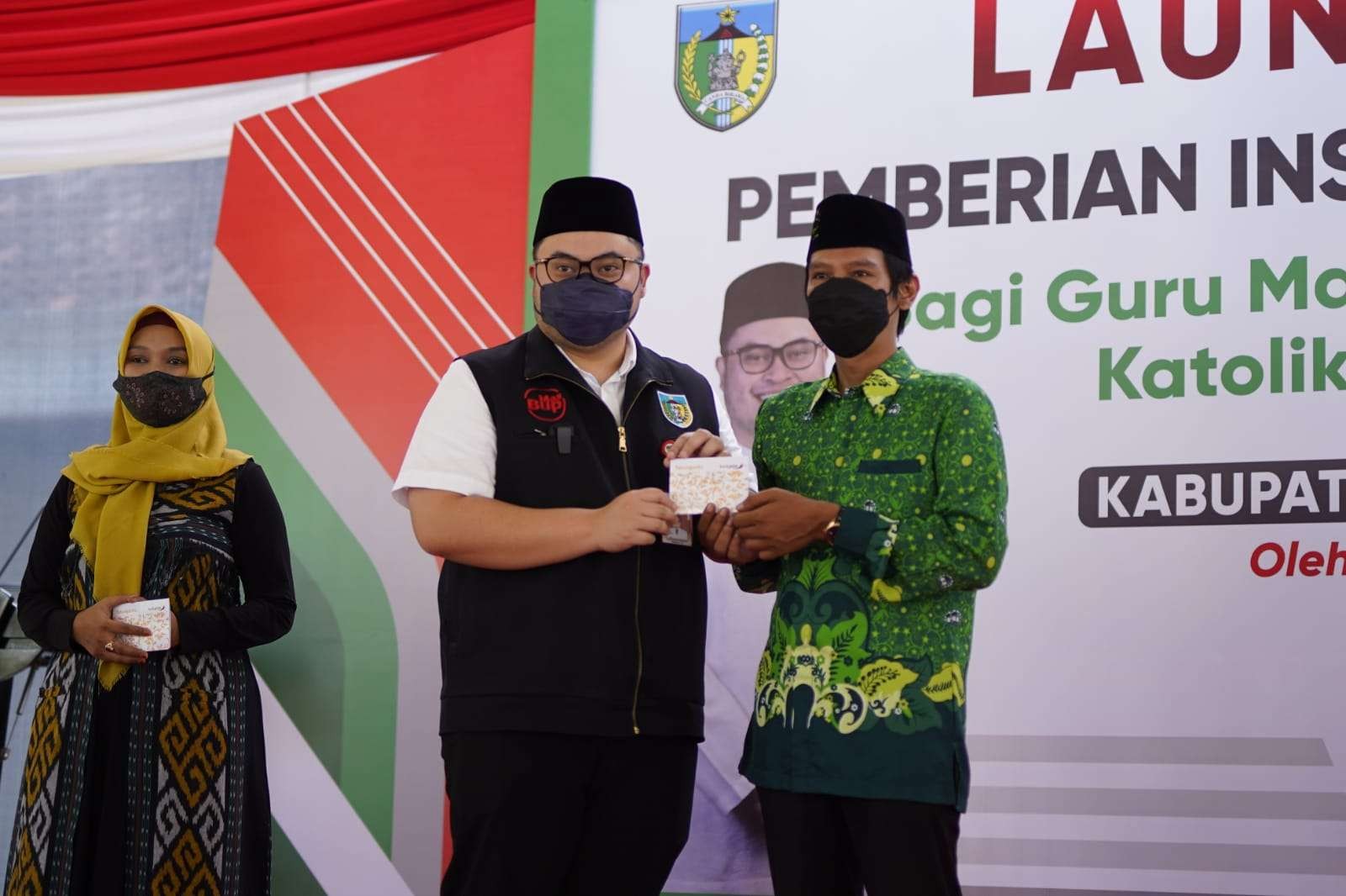 Pemkab Kediri memberikan perhatian kepada guru pendidik agama non formal melalui bantuan instensif. (Foto: Istimewa)