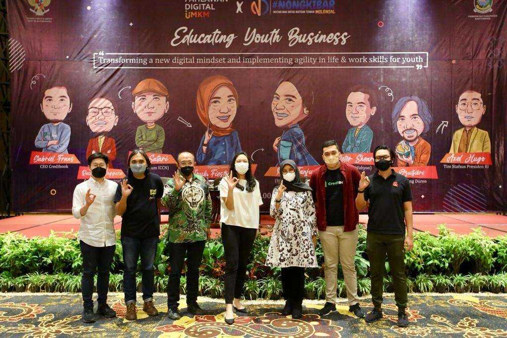 Bupati Banyuwangi Ipuk Fiestiandani bersama  Staf Khusus Presiden Joko Widodo, Putri Tanjung dan para petinggi startup dalam kegiatan Educating Youth Business (Foto: Istimewa)