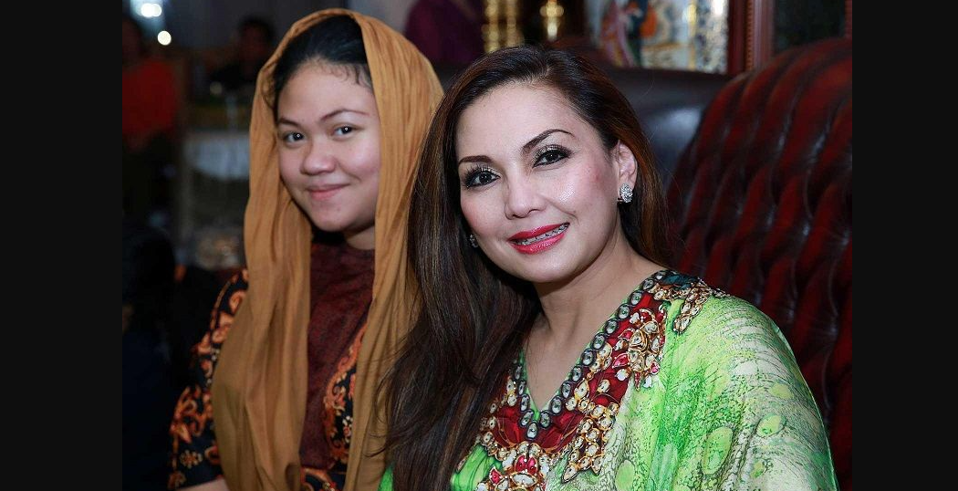 Penyanyi melankolis Nia Daniaty pose bersama putri pertamanya, Olivia Nathania. (Foto: Instagram)