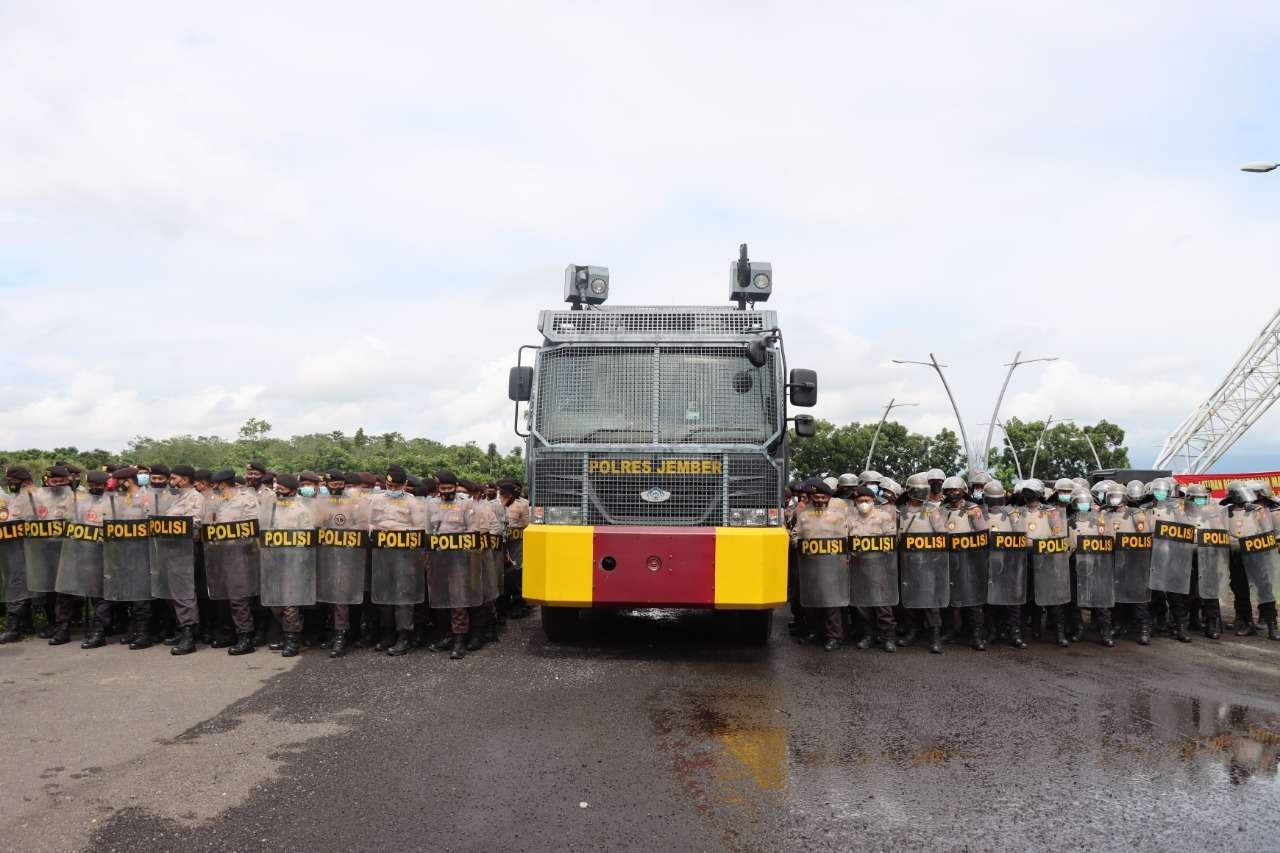 Personil Polri yang diterjunkan untuk mengamankan Pilkades serentak di Kabupaten Jember (Foto: Istimewa)