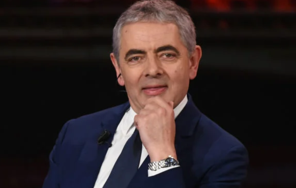 Komedian asal Inggris Rowan Atkinson dikabarkan meninggal akibat kecelakaan ketika berkendara mobil. (Foto: hit)