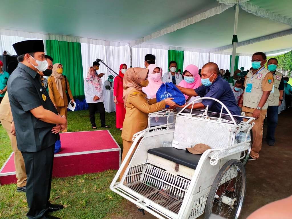 Bakti sosial dalam rangka HKN ke-57 di Lapangan Pemkab Jombang, Senin 22 November 2021. (Foto: Istimewa)