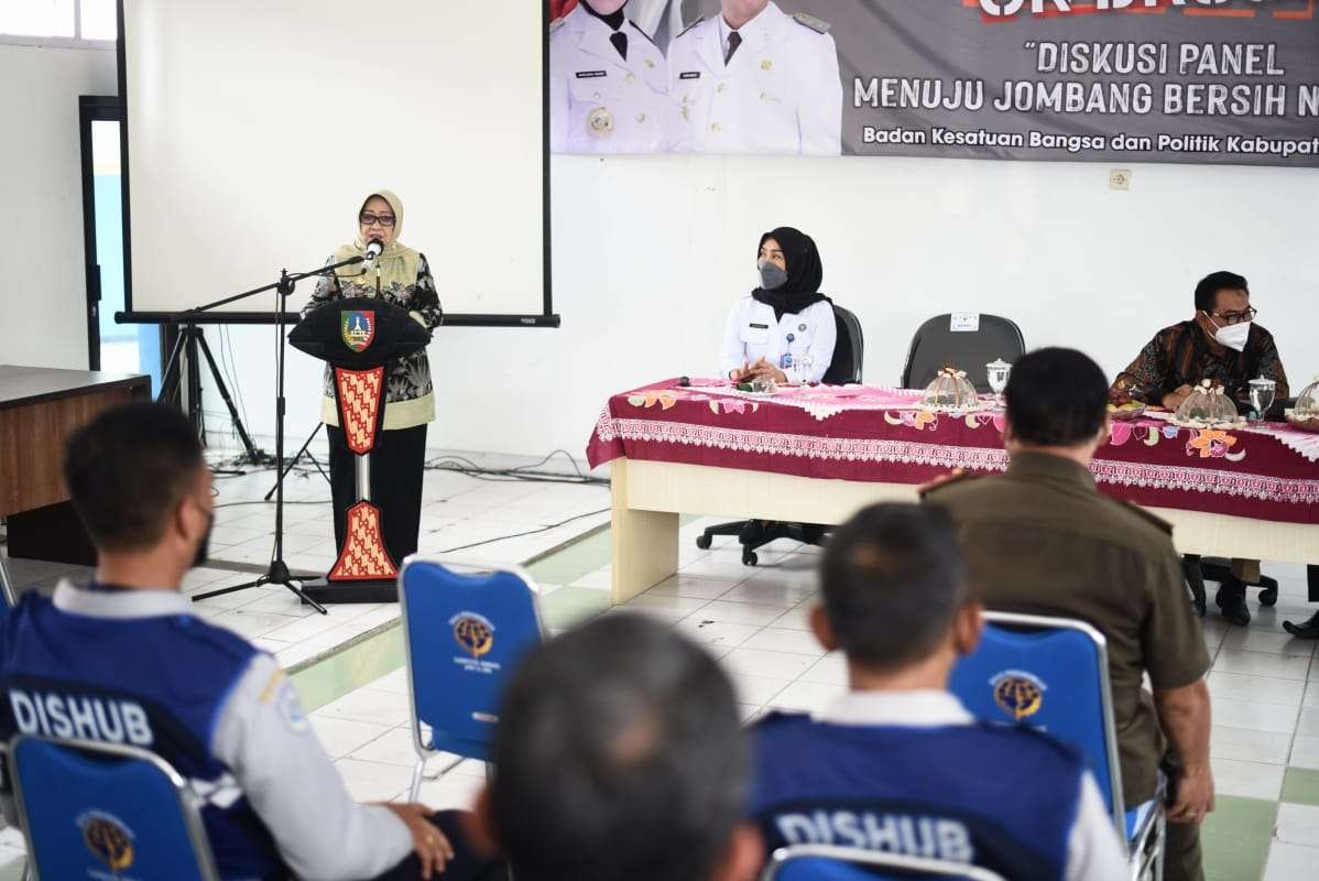 Sosialisasi bahaya narkoba yang diikuti puluhan petugas Satuan Polisi Pamong Praja dan Dinas Perhubungan di Aula Dishub Selasa 23 November 2021. (Foto: Istimewa)