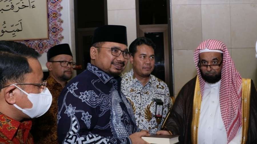 Menag Yaqut kunjungi Percetakan Al-Qur'an di Madinah. (Foto: Kemenag)