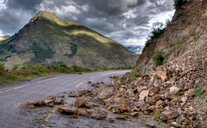 Kawasan Payung yang menghubungkan wilayah Batu, Kabupaten Malang dan Kediri dinilai berpotensi longsor akibat hujan. (Foto: unsplash)