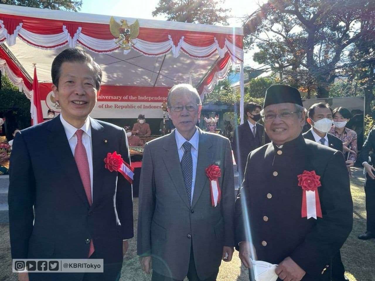 Duta Besar Luar Biasa dan Berkuasa Penuh (LBBP) Republik Indonesia untuk Jepang merangkap Federasi Mikronesia Heri Akhmadi bersama tamu kehormatan di Resepsi Diplomatik Peringatan HUT ke-76 RI. (Foto: Ist)