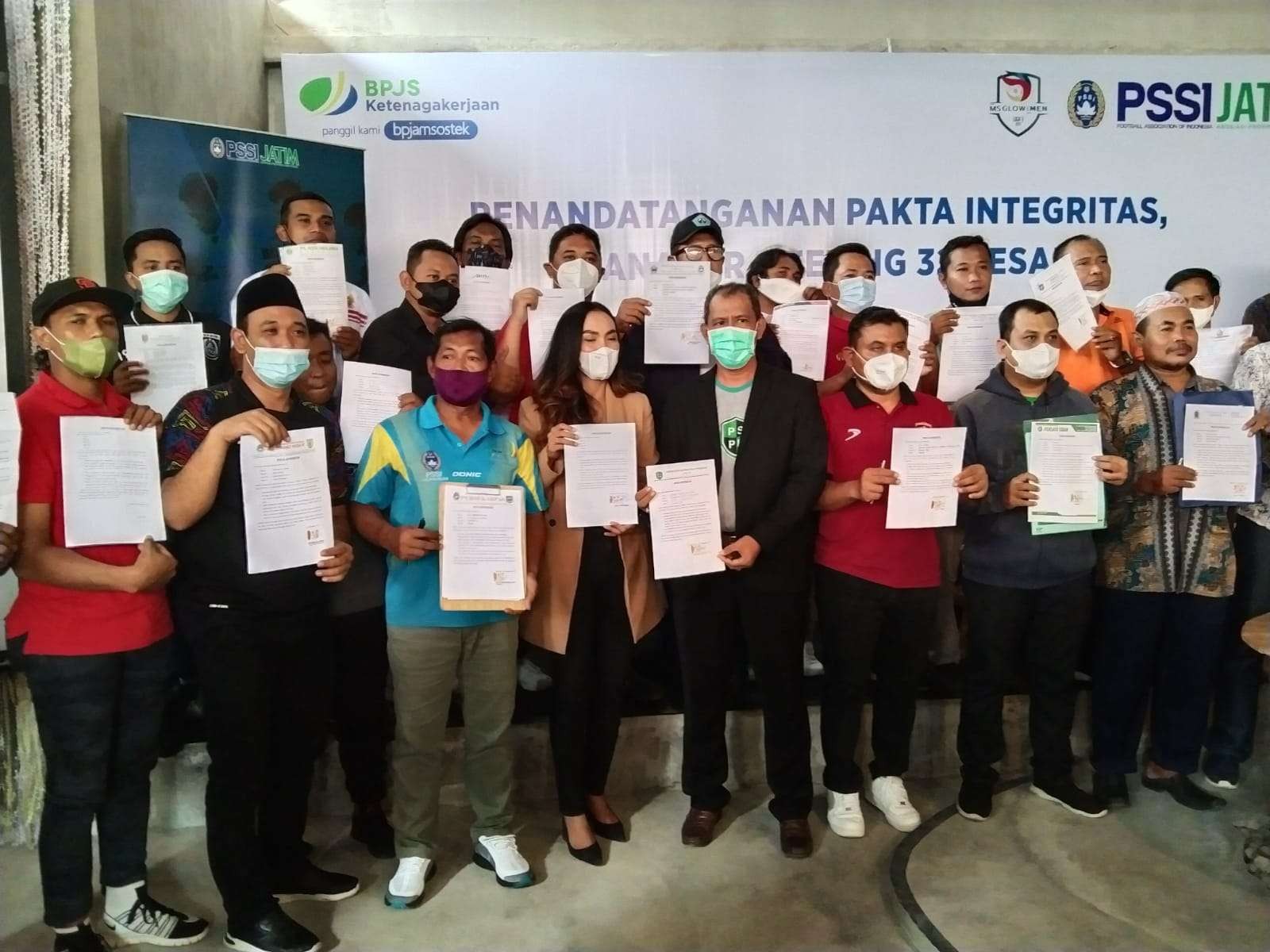 Manajer 32 klub kontestan babak 32 besar menandatangani pakta integritas terkait komitmen untuk mencegah praktik suap dan pengaturan skor. (Foto: Istimewa)