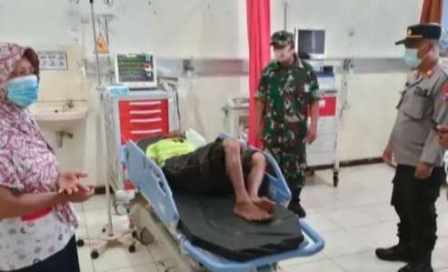 Hujan deras disertai sambaran petir di Situbondo memakan korban satu petani tewas dan satu lagi luka bakar di kaki. (foto:humas polres Situbondo).