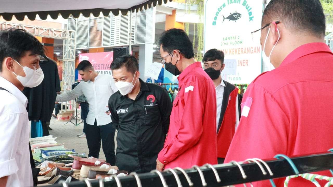 Event di pesisir Surabaya yang digelar oleh anak-anak muda PDI Perjuangan. (Foto: Dok PDI Perjuangan)