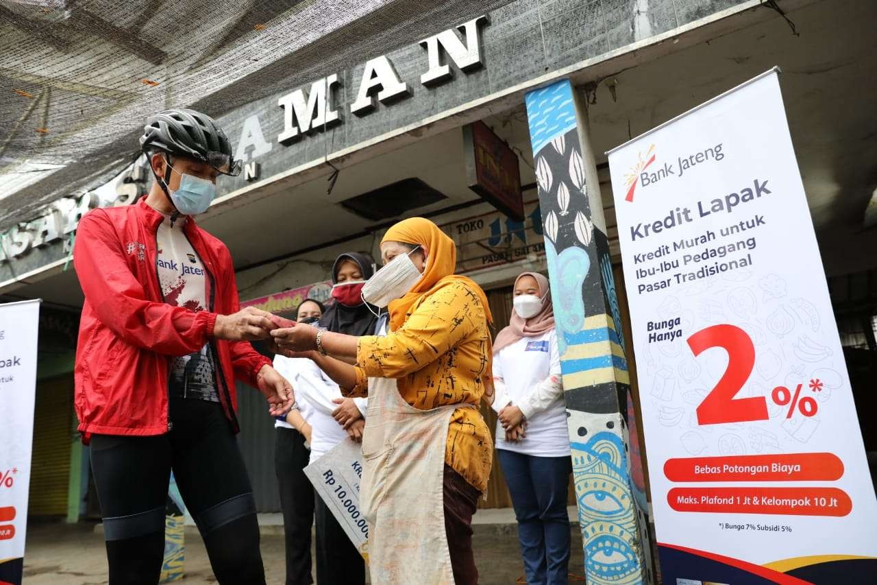 Ganjar Pranowo gandeng Bank Jateng luncurkan Kredit Lapak. (Foto: Istimewa)