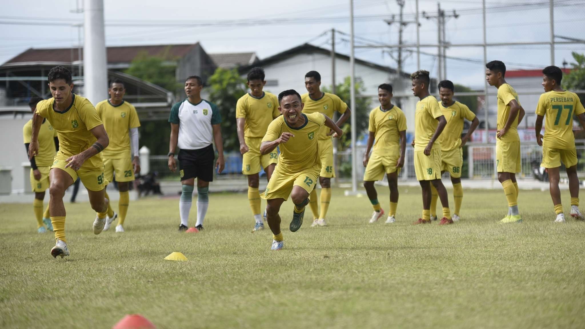 Pemain Persebaya menjalani latihan jelang pertandingan melawan Persik Kediri. (Foto: Istimewa)